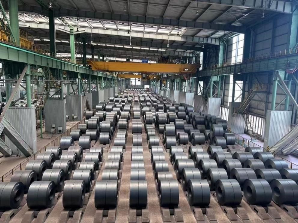 某鋼鐵工廠的自動(dòng)生產(chǎn)線。人民網(wǎng)記者 王紹紹攝