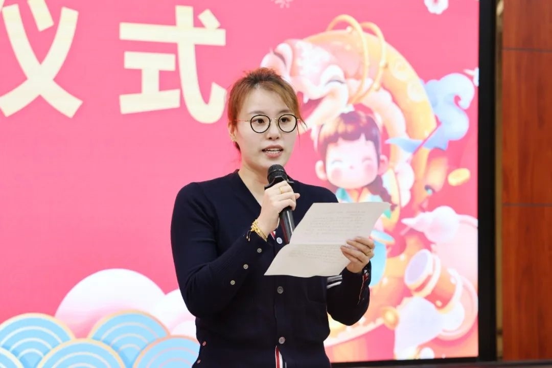 傅園慧在新教師入職儀式上發(fā)言。浙江大學供圖