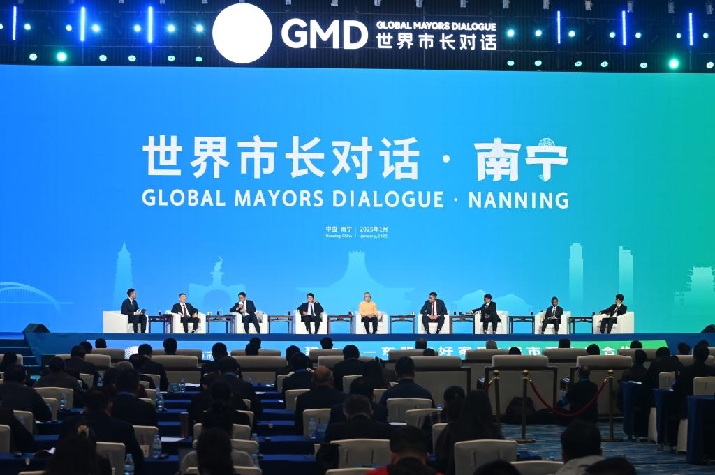 這是1月16日在南寧國際會展中心拍攝的“世界市長對話·南寧”活動現(xiàn)場。新華社記者 陸波岸 攝
