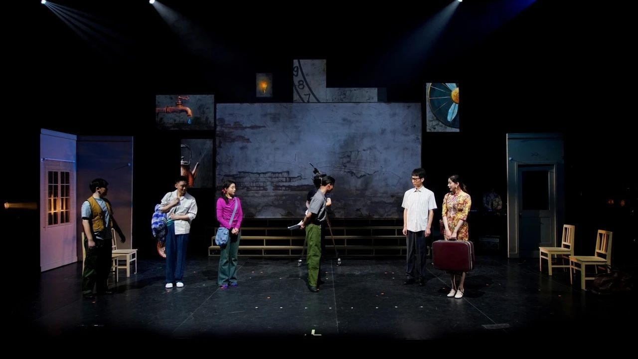 話劇《布吉出租屋》劇照。中國國家話劇院供圖