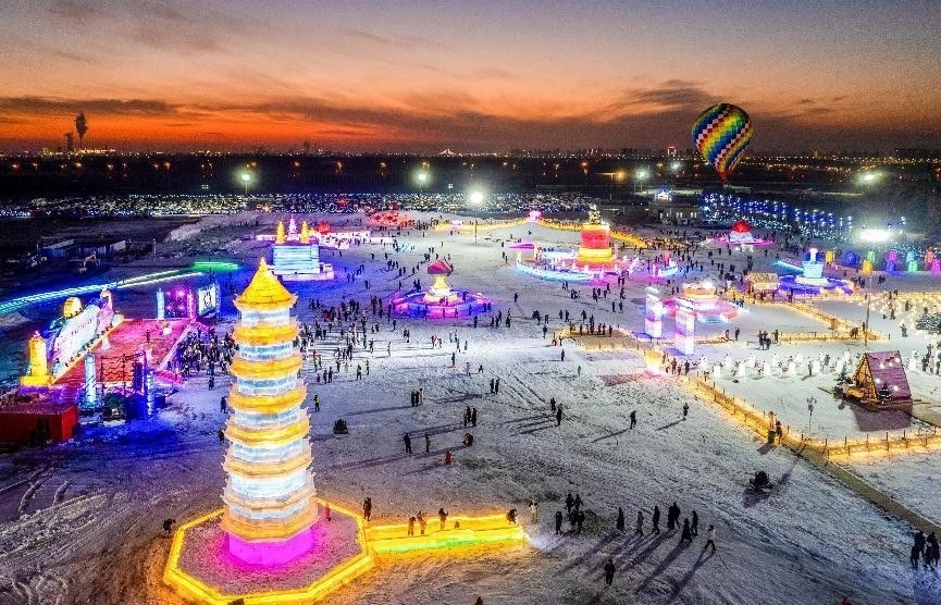 第四屆呼和浩特歡樂冰雪節(jié)活動(dòng)現(xiàn)場(chǎng)。丁根厚攝