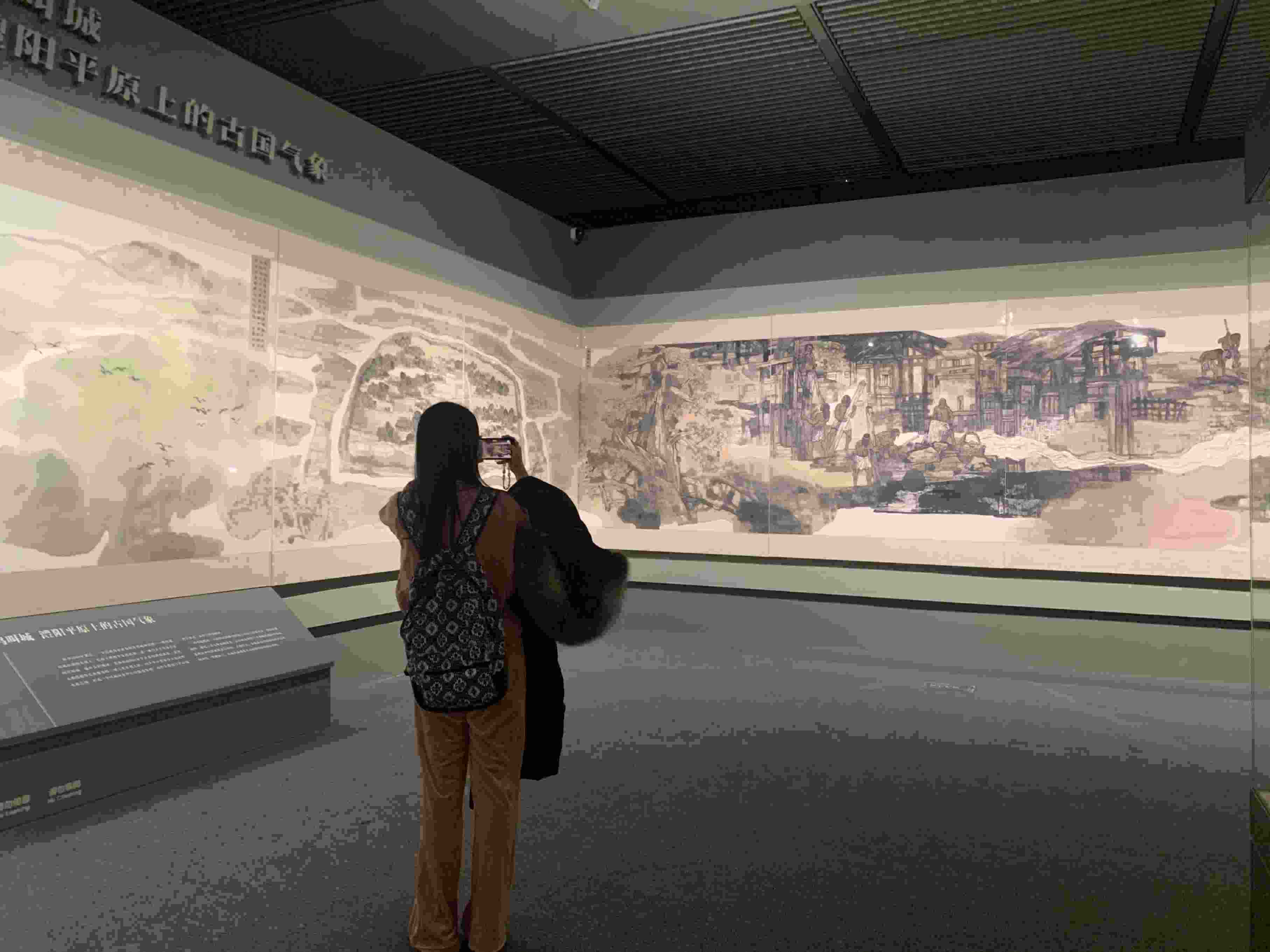 觀眾正在參觀展覽。國博供圖