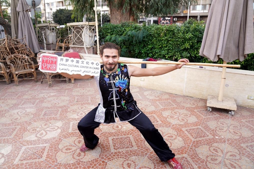 埃及民眾參與中國(guó)文化體驗(yàn)活動(dòng)。開(kāi)羅中國(guó)文化中心供圖