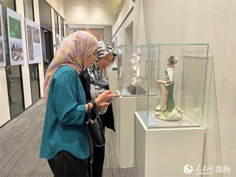 觀眾在參觀展覽。 人民網(wǎng)記者 劉慧攝