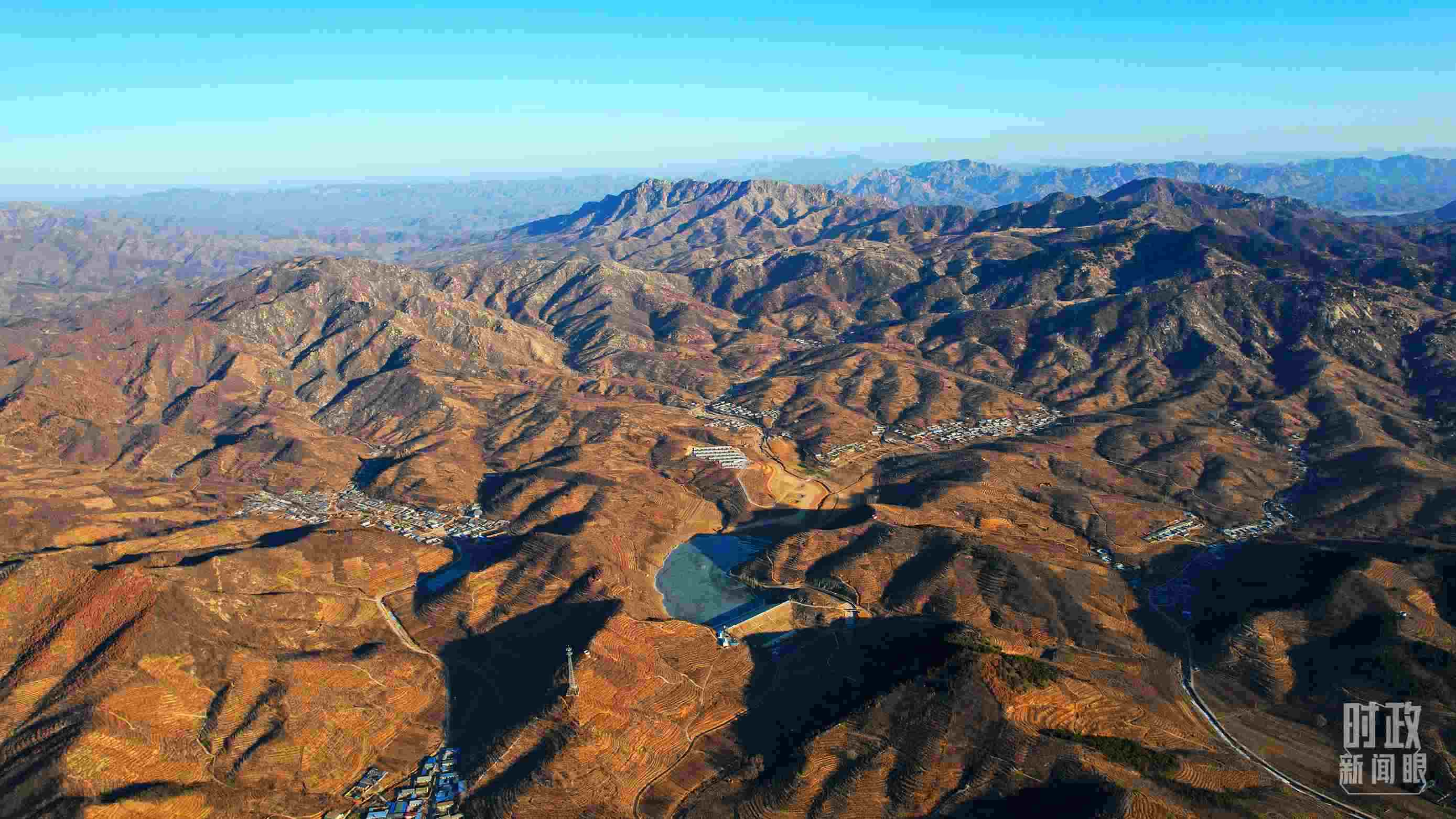 俯瞰祝家溝村。（總臺(tái)央視記者范凱拍攝）