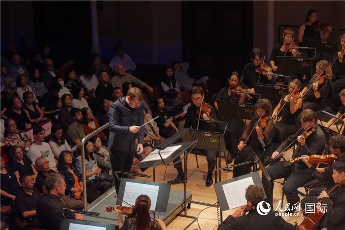 奧克蘭市政廳《空海》交響曲演出現(xiàn)場。張波若攝