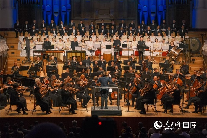 奧克蘭市政廳《空?！方豁懬莩霈F(xiàn)場。張波若攝