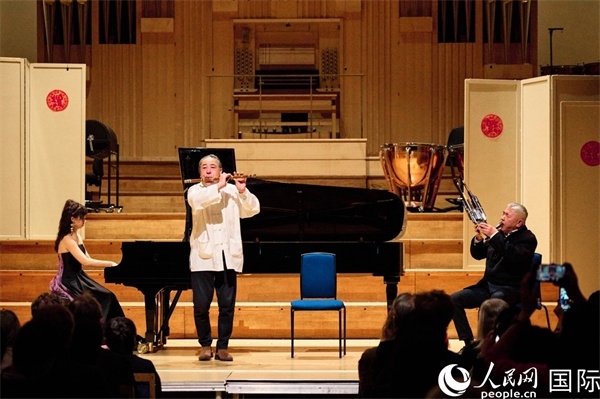 旅英音樂(lè)家聯(lián)袂演奏《枉凝眉》。楊浩鵬攝