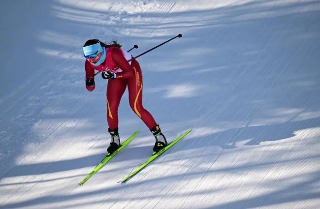 2月9日，中國隊(duì)選手巴亞尼·加林在比賽中。新華社記者 張龍攝