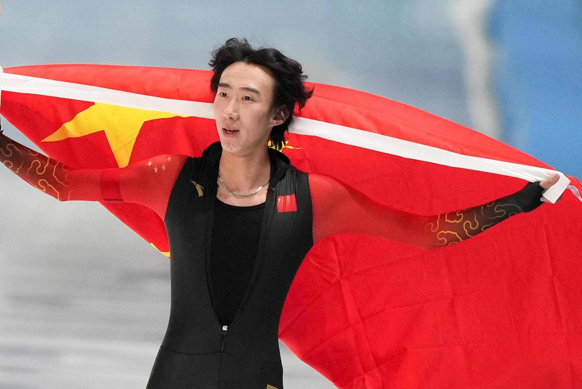 2月9日，吳宇慶祝奪冠。新華社記者 李一博 攝