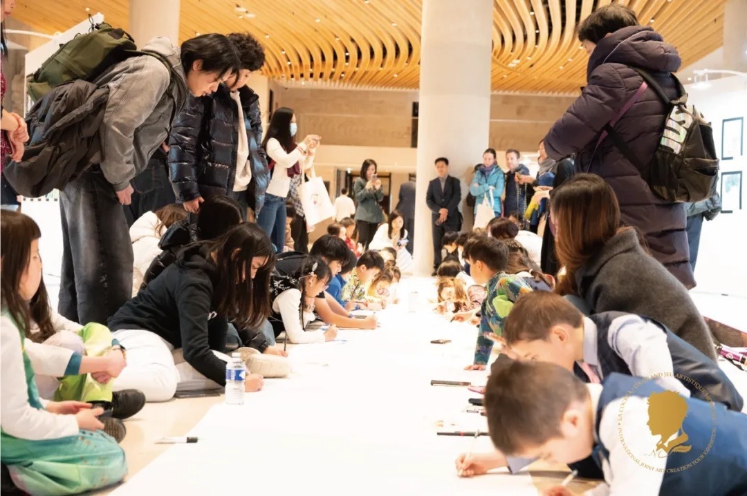 第三屆國際藝術(shù)聯(lián)創(chuàng)聯(lián)展盛大開幕。法中交流促進(jìn)會供圖