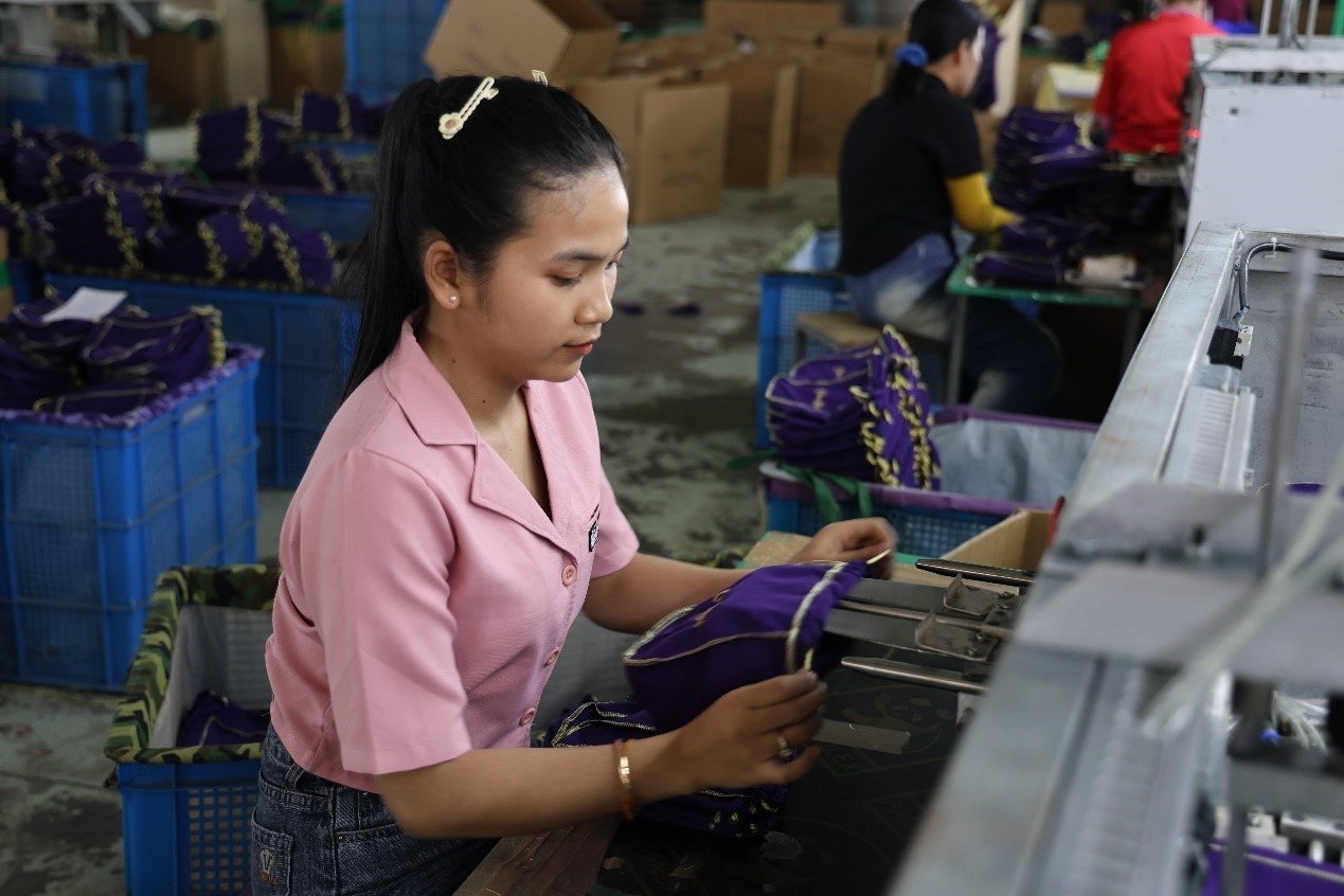 達(dá)尼在西港特區(qū)內(nèi)工作。西港特區(qū)供圖