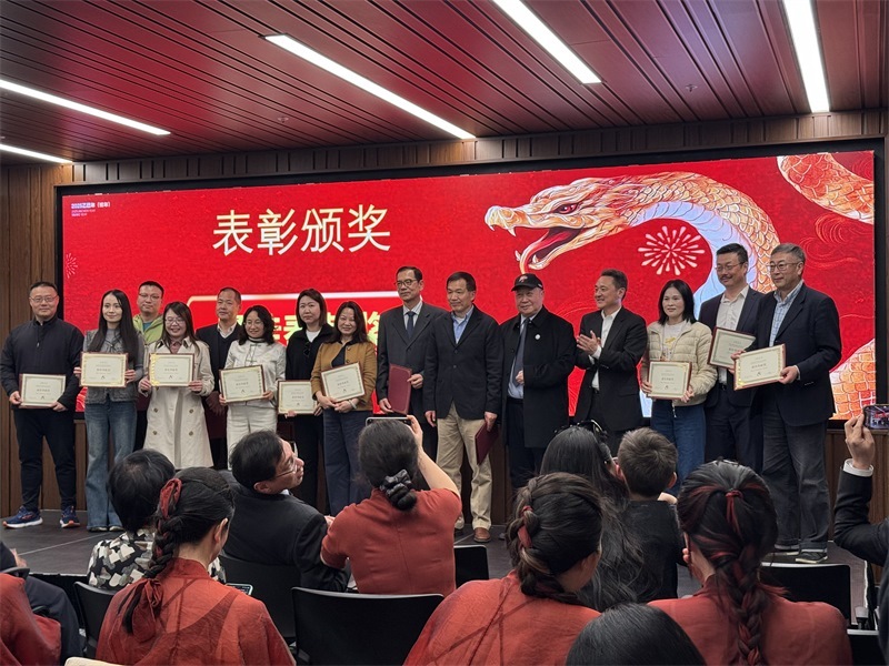 年會(huì)表彰優(yōu)秀中資企業(yè)。主辦方提供