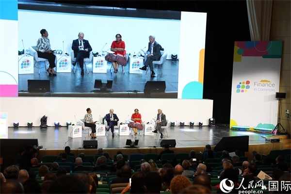 第5屆“共同金融”峰會(huì)在南非開(kāi)普敦國(guó)際會(huì)議中心開(kāi)幕。圖為峰會(huì)開(kāi)幕式現(xiàn)場(chǎng)。人民網(wǎng)記者戴楷然攝