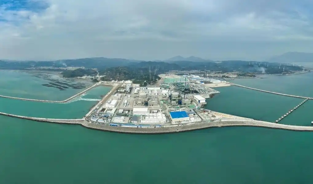 △2025年1月1日0時17分，經過168小時滿功率連續(xù)運行考核，漳州核電1號機組正式投入商業(yè)運行。