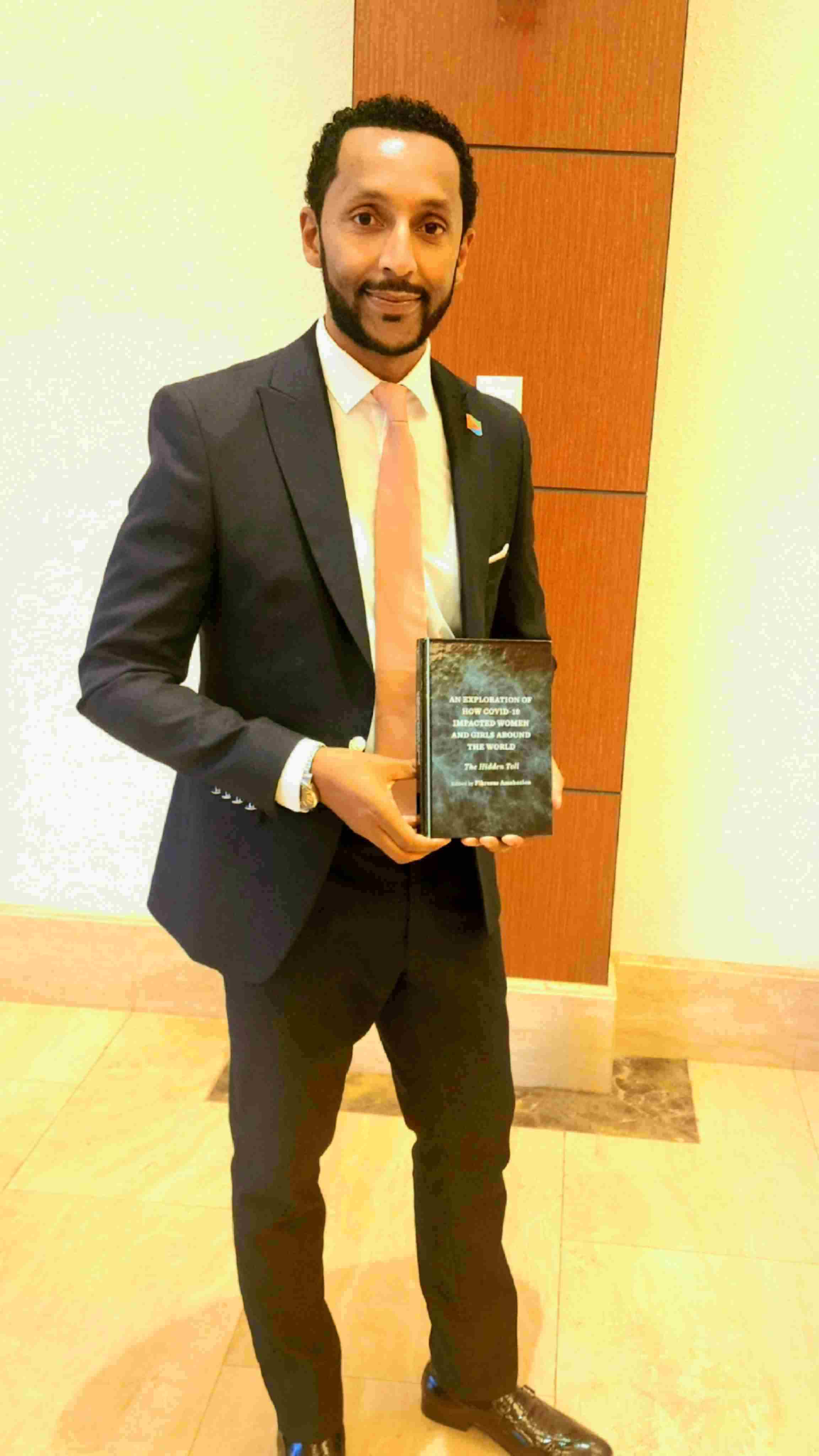 厄立特里亞戰(zhàn)略研究中心研究員、知名作家學(xué)者菲克雷耶蘇斯。圖片由受訪者提供