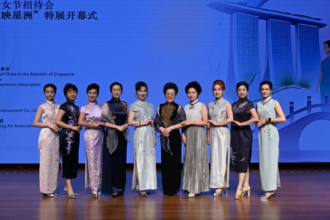 海派旗袍走秀展示著不同款式旗袍的獨特魅力。新加坡中國文化中心供圖