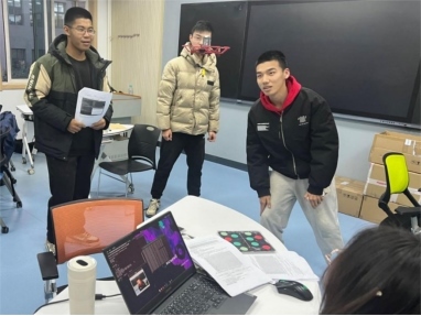 智能無(wú)人系統(tǒng)“做中悟”高階項(xiàng)目式課程。校方供圖