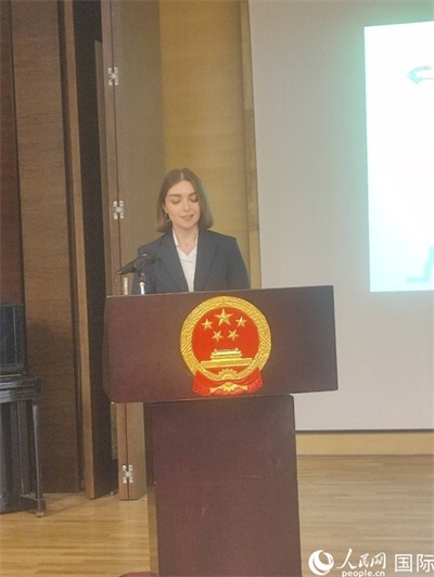 意方學生代表白綺花發(fā)言。人民網(wǎng)記者 鄭彬攝