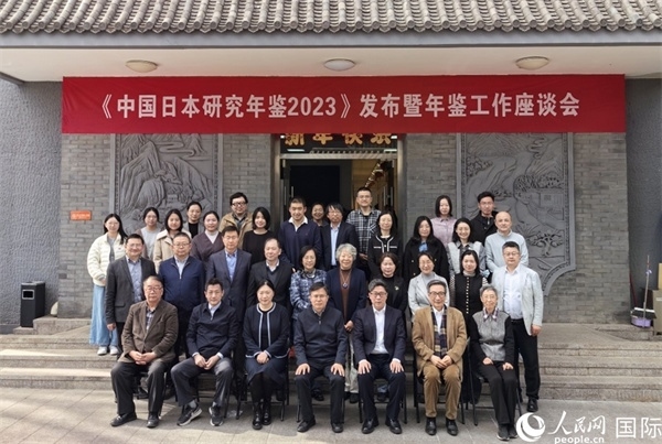 部分與會(huì)嘉賓合影留念。人民網(wǎng)記者 陳建軍攝