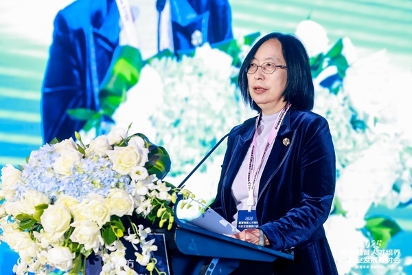 中國高等教育學(xué)會(huì)學(xué)術(shù)咨詢發(fā)展委員會(huì)委員、中國高等教育學(xué)會(huì)原副秘書長、《中國高教研究》主編王小梅。