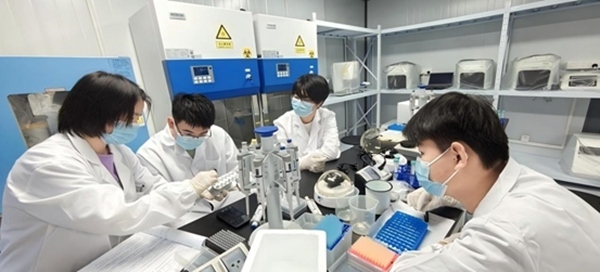 “個體基因解密實驗”預實驗課堂。東華大學供圖