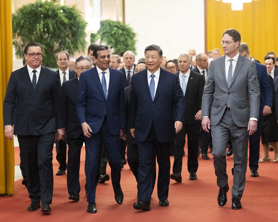 △3月28日上午，國家主席習近平在北京人民大會堂會見國際工商界代表。