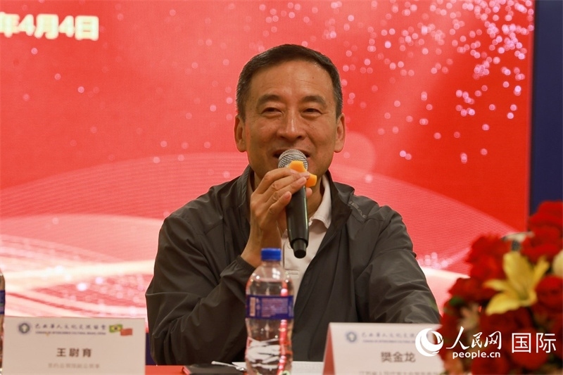 江蘇省人大常務(wù)委員會常務(wù)副主任樊金龍在座談會上致辭。人民網(wǎng)記者 陳海琪攝