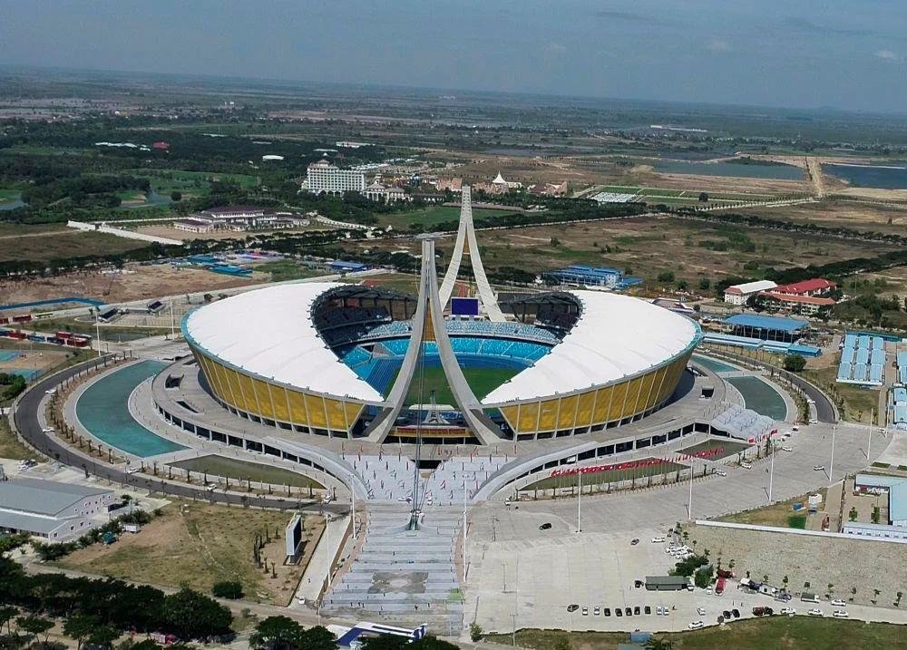 由中國援建的柬埔寨國家體育場項目于2021年12月18日正式啟用。