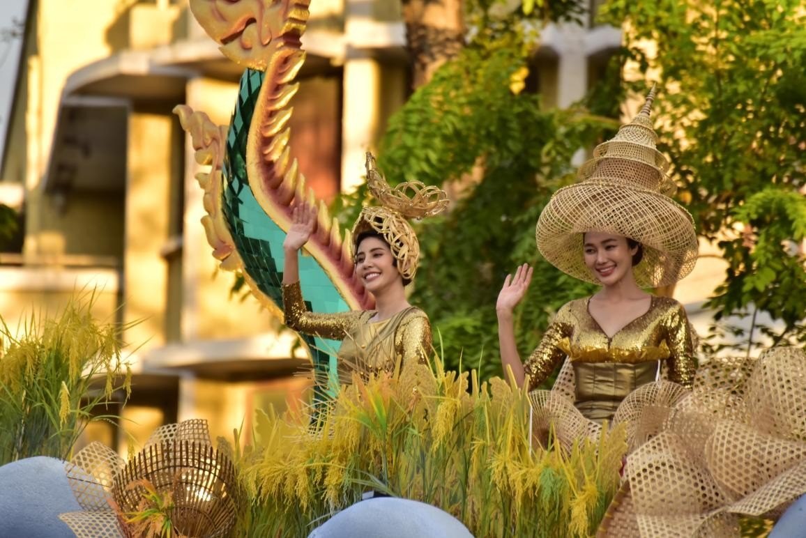 “祝福之河”花車以神龍形象象征水的神圣與豐饒，寓意祈福納祥。泰國國家旅游局供圖