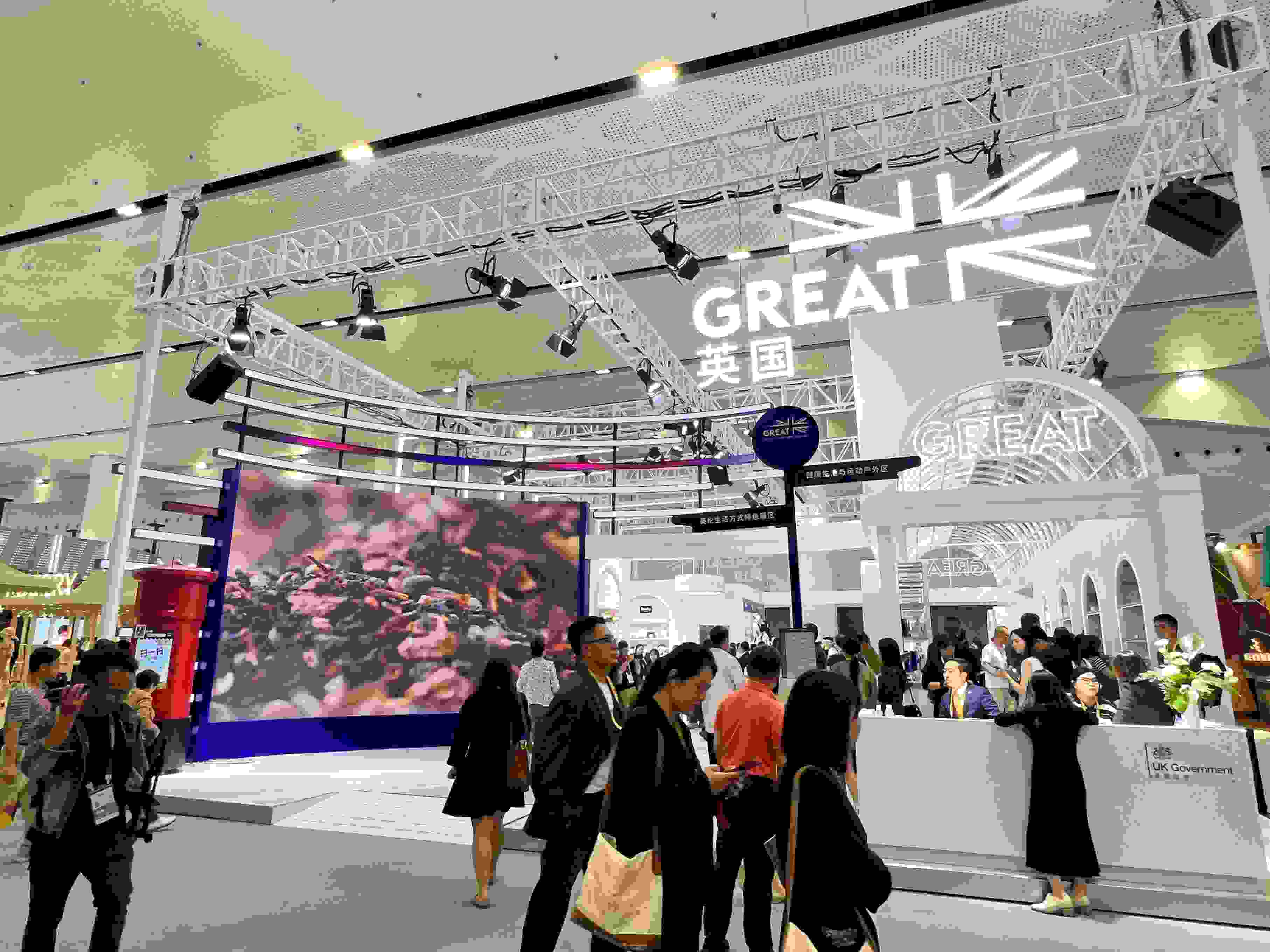 在消博會上，主賓國英國國家館開館。人民網(wǎng)記者 趙瞳攝