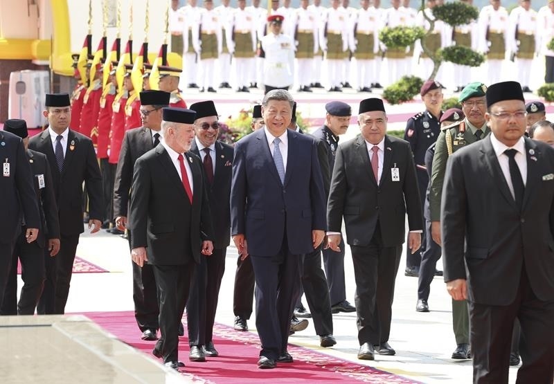 4月16日，馬來西亞最高元首易卜拉欣在馬來西亞國家王宮廣場為習(xí)近平主席舉行隆重歡迎儀式。