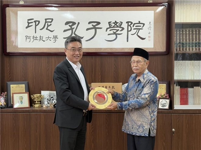 雙方交換禮物?；顒?dòng)主辦方供圖