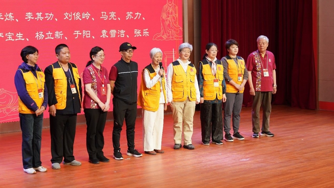 服務(wù)滿二十年志愿者代表發(fā)表感言。故宮博物院供圖