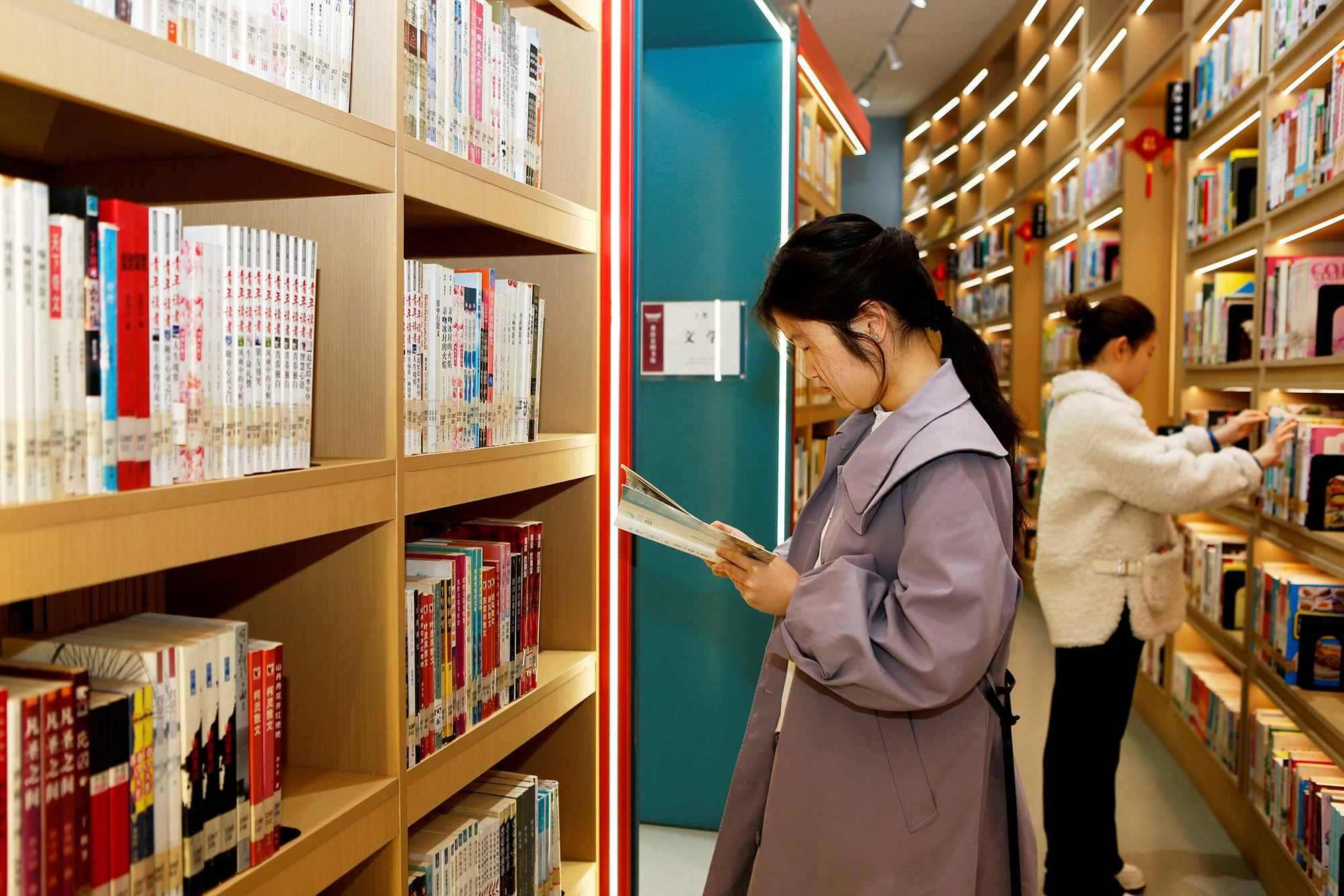 △2025年3月29日，讀者在山西臨汾市襄汾縣圖書館閱讀。