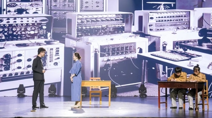 第二屆弘揚(yáng)“兩彈一星”精神話劇大賽決賽現(xiàn)場(chǎng)。學(xué)校供圖