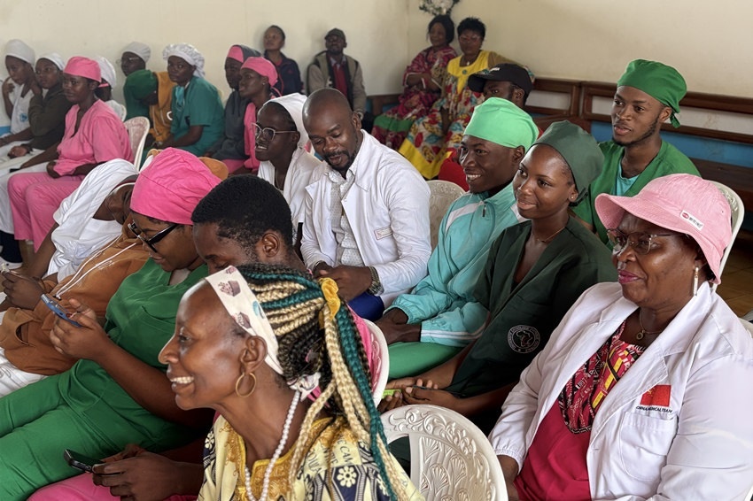 【2】圖為活動(dòng)現(xiàn)場(chǎng)。中國(guó)（山西）第24批援喀麥隆姆巴爾馬尤醫(yī)療隊(duì) 供圖