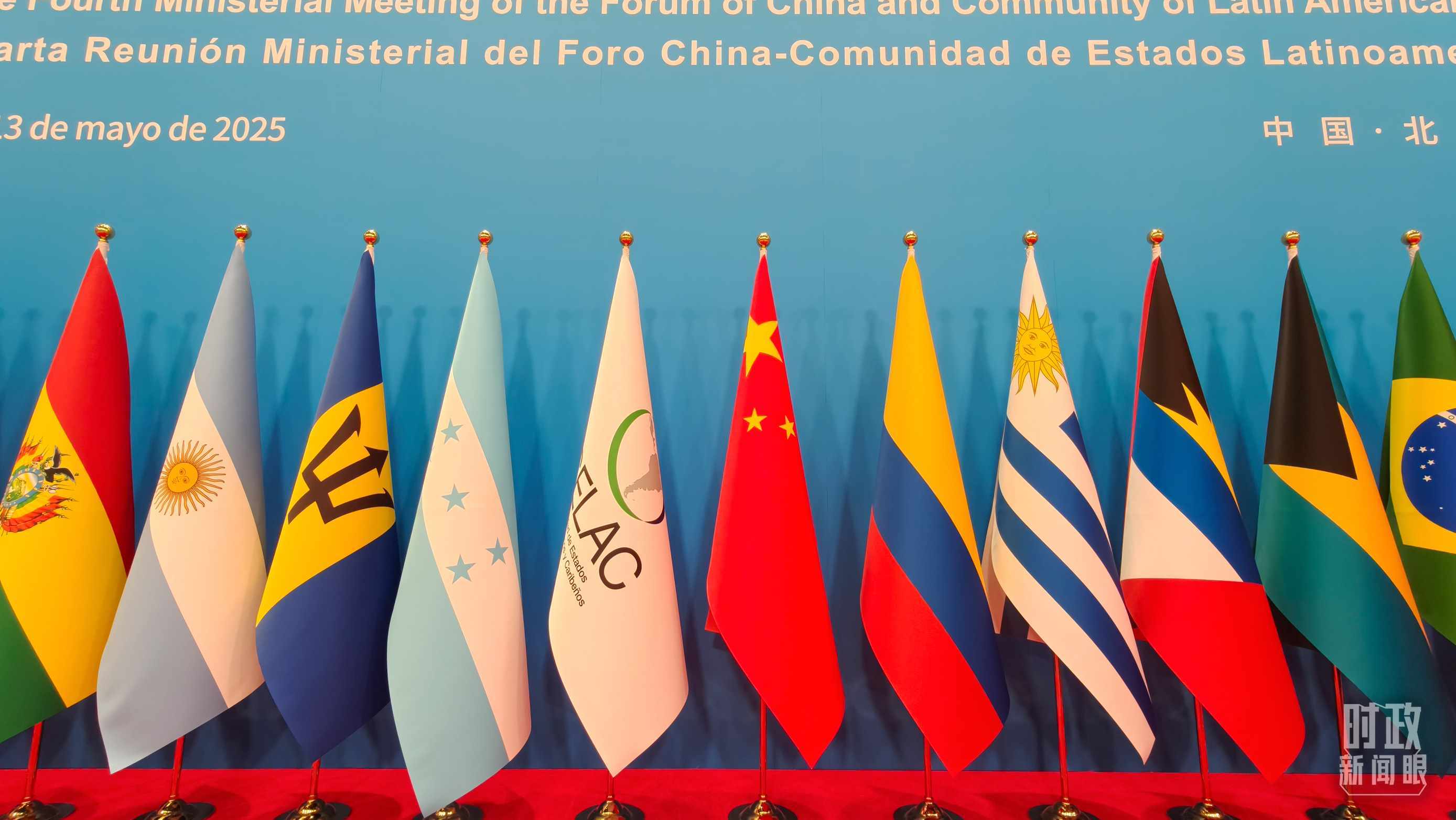 開幕式現(xiàn)場的旗陣。（總臺央視記者陸泓宇拍攝）