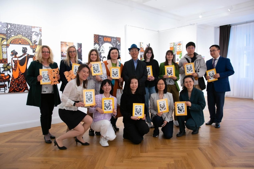 嘉賓合影。圖片由布達佩斯中國文化中心供圖