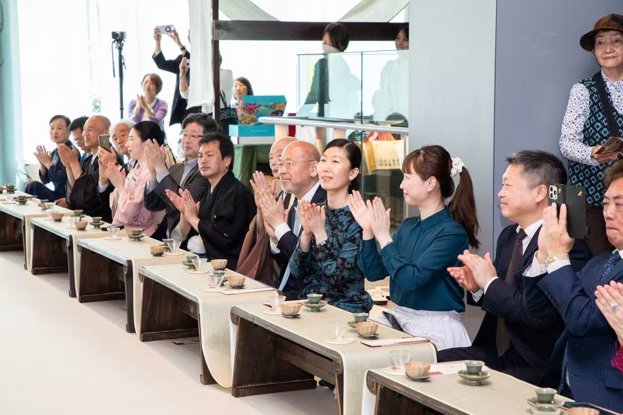 中日兩國文旅界、各茶道流派嘉賓出席開幕式。中國駐大阪旅游辦事處供圖