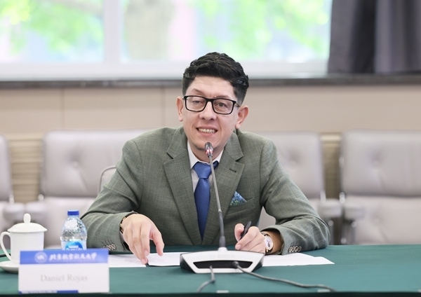 哥倫比亞教育部長丹尼爾?羅哈斯一行訪問北京航空航天大學(xué)。北航供圖