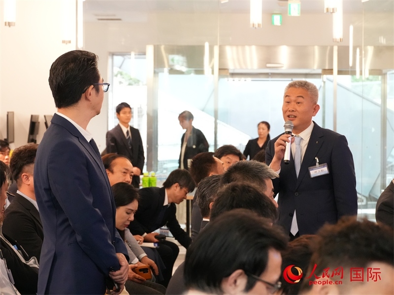 參會(huì)企業(yè)與海南代表團(tuán)積極交流。