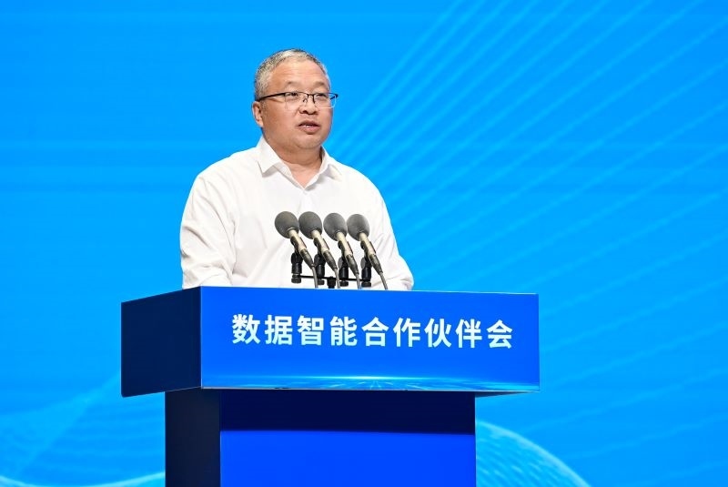 圖為豫資控股集團(tuán)黨委書(shū)記、董事長(zhǎng)秦建斌。