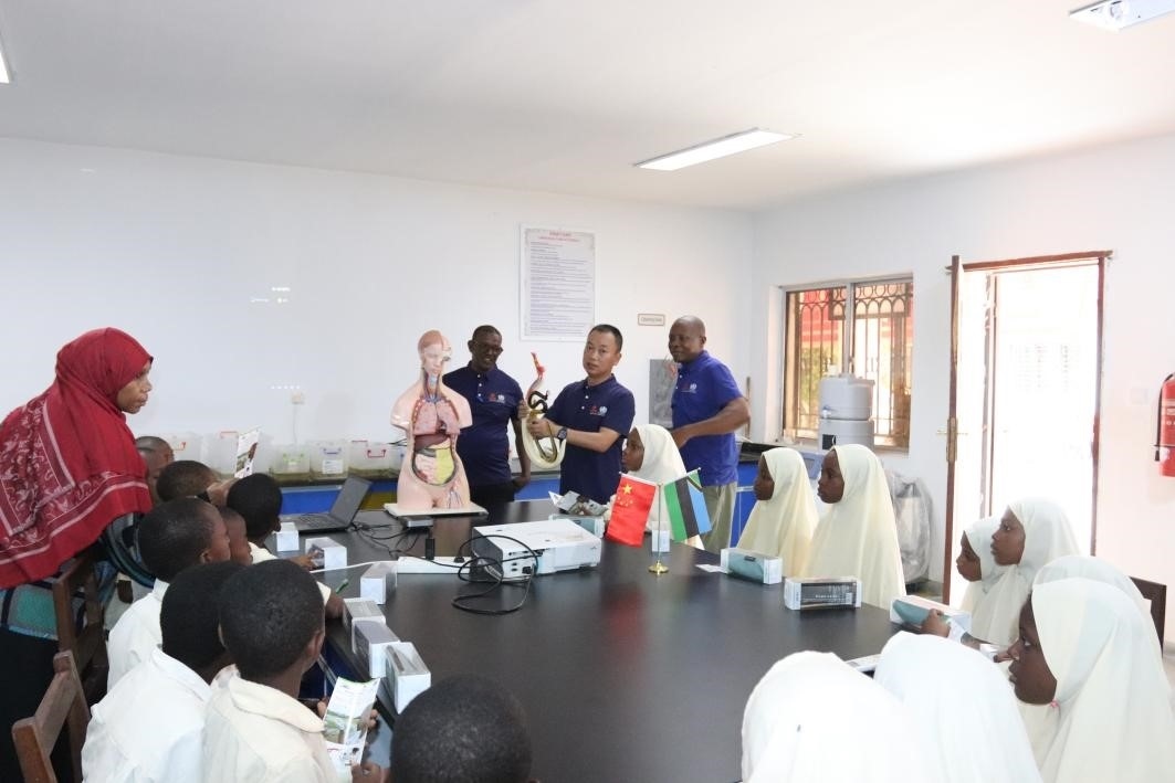 血吸蟲病健康教育講座。施亮攝