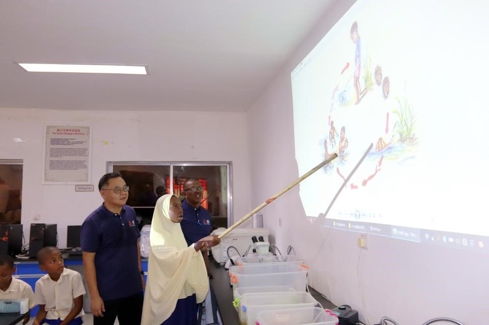 血吸蟲病健康教育講座。施亮攝