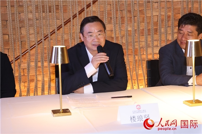 浙江省麗水市海外聯(lián)誼會會長樓瑯堅(jiān)在座談會上致辭。 人民網(wǎng)記者 時元皓攝