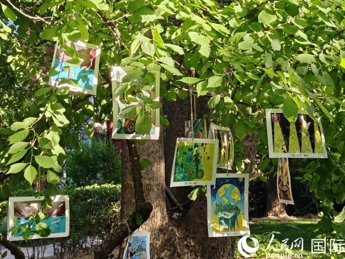 兒童環(huán)保繪畫展覽。人民網(wǎng)記者 李明攝