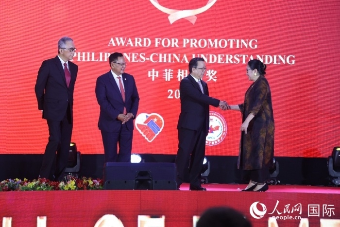 菲律賓前參議員許爾琦榮獲“終身成就獎”。人民網(wǎng)記者樊帆 攝