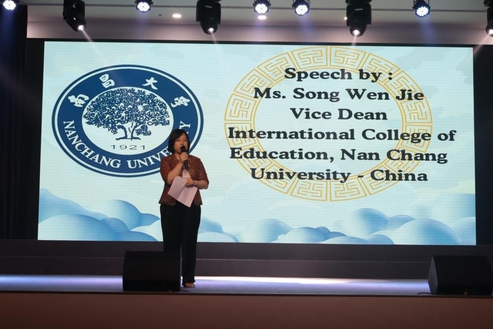 宋文杰致辭。哈山努丁大學(xué)孔子學(xué)院供圖