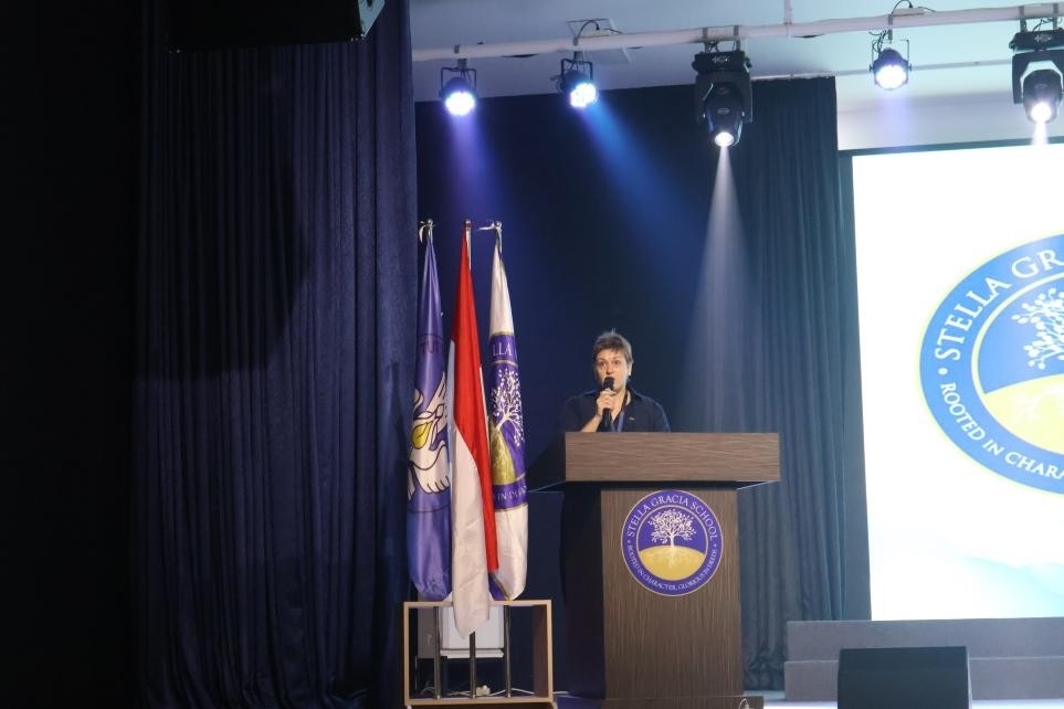 伊莉娜致辭。哈山努丁大學(xué)孔子學(xué)院供圖